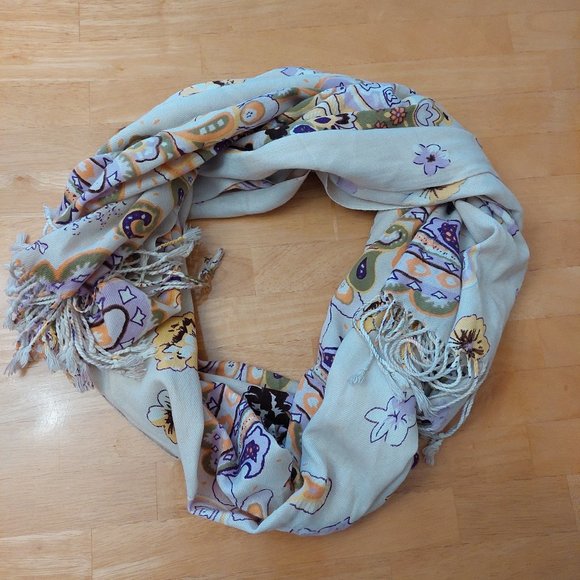 Cream Paisley and Floral Fashion Scarf with Fringes Size 70x28 - Picture 1 of 8